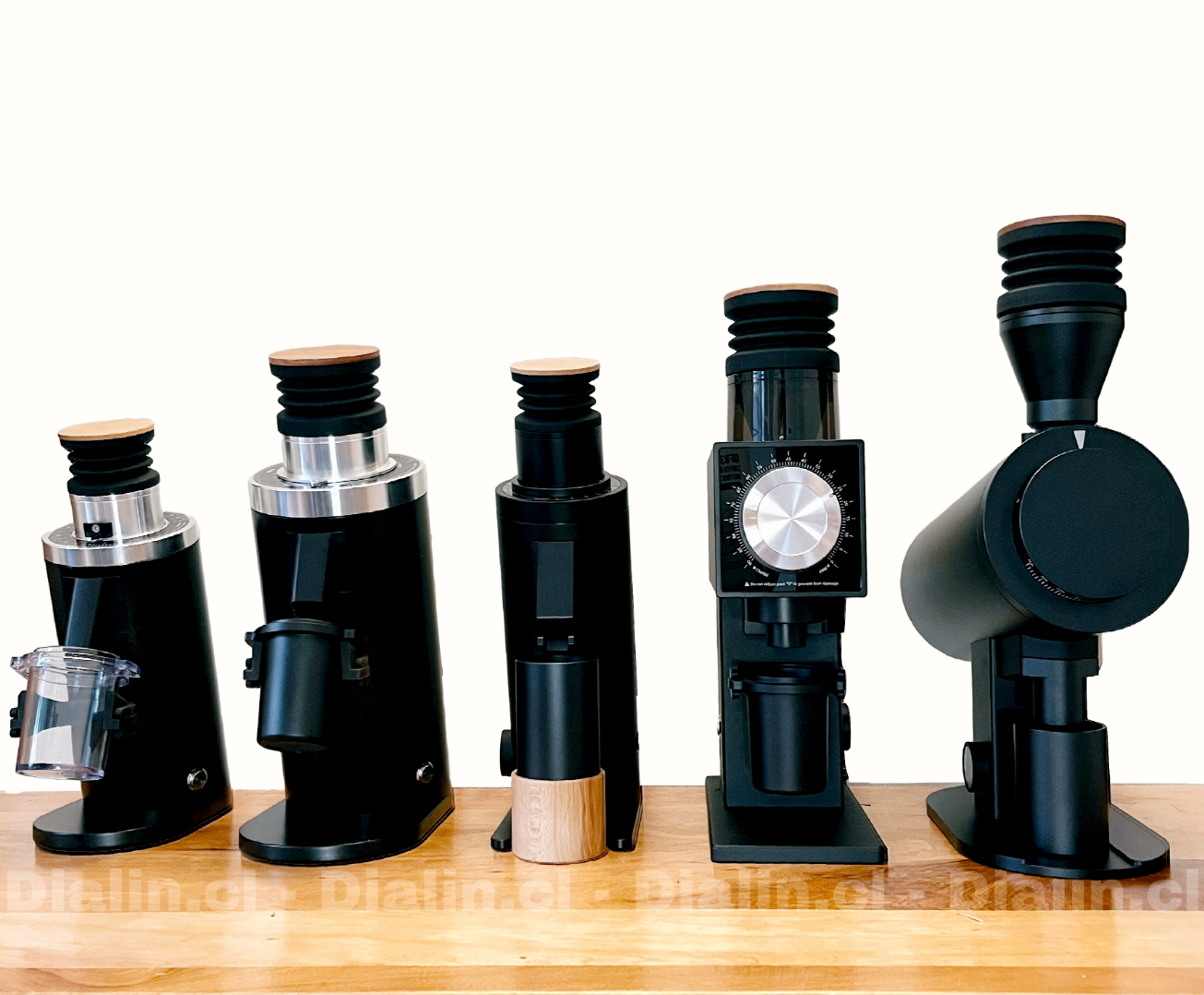 Molinos eléctricos de café DF de Dial In con inigualable relación desempeño calidad.. DF54, DF64, DF64V, CF64V, y DF83V.